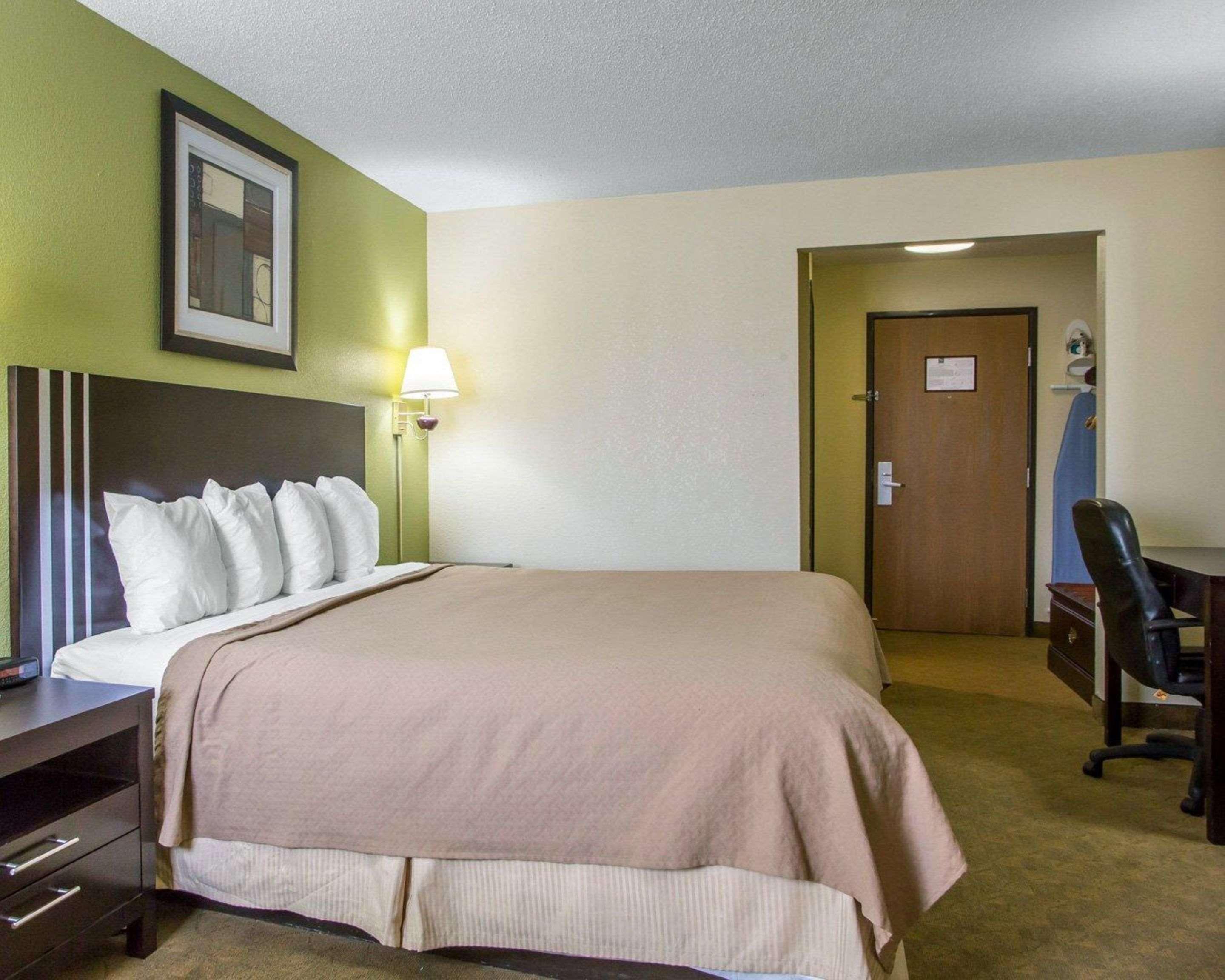 Quality Inn Меррилвилл Экстерьер фото