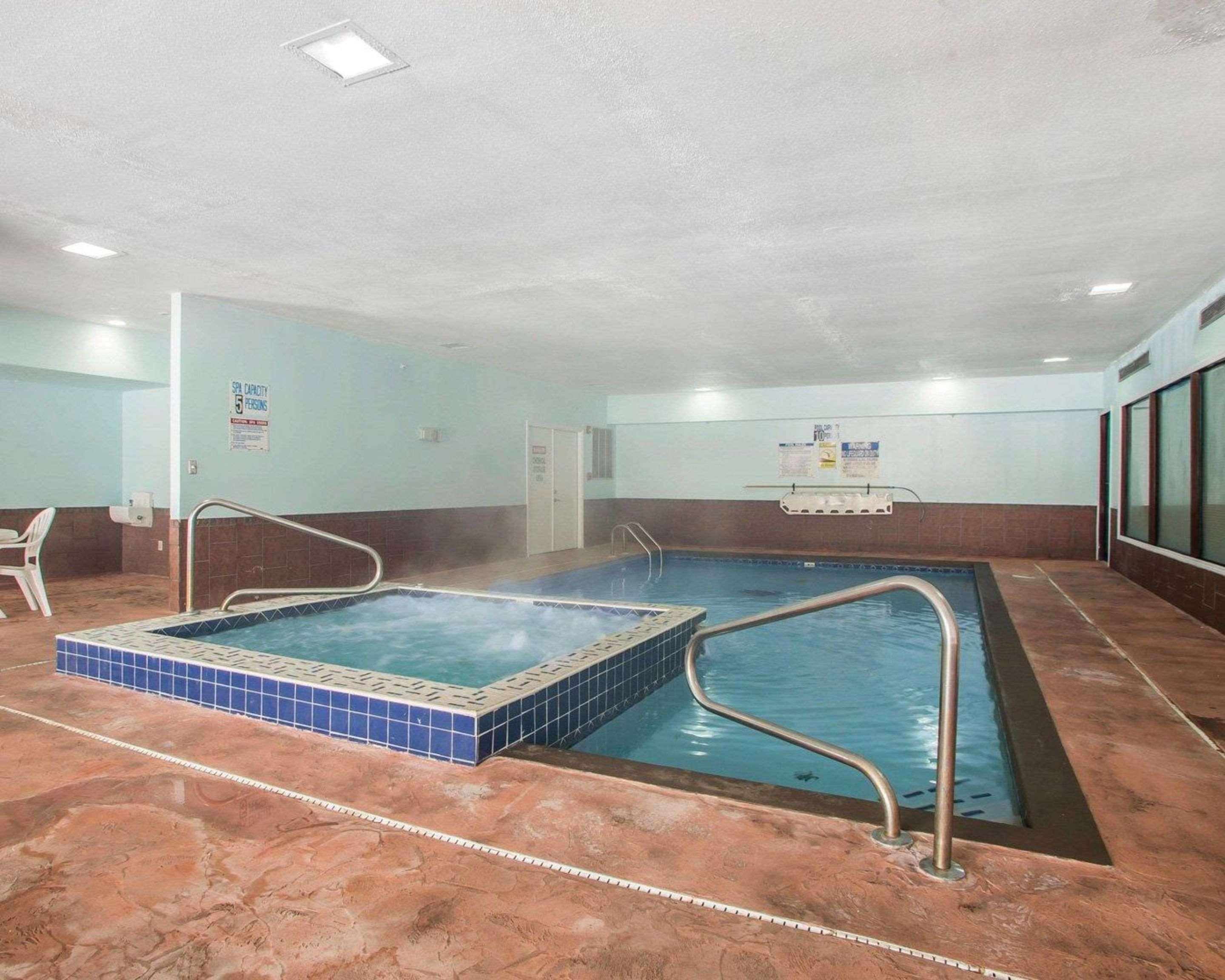 Quality Inn Меррилвилл Экстерьер фото