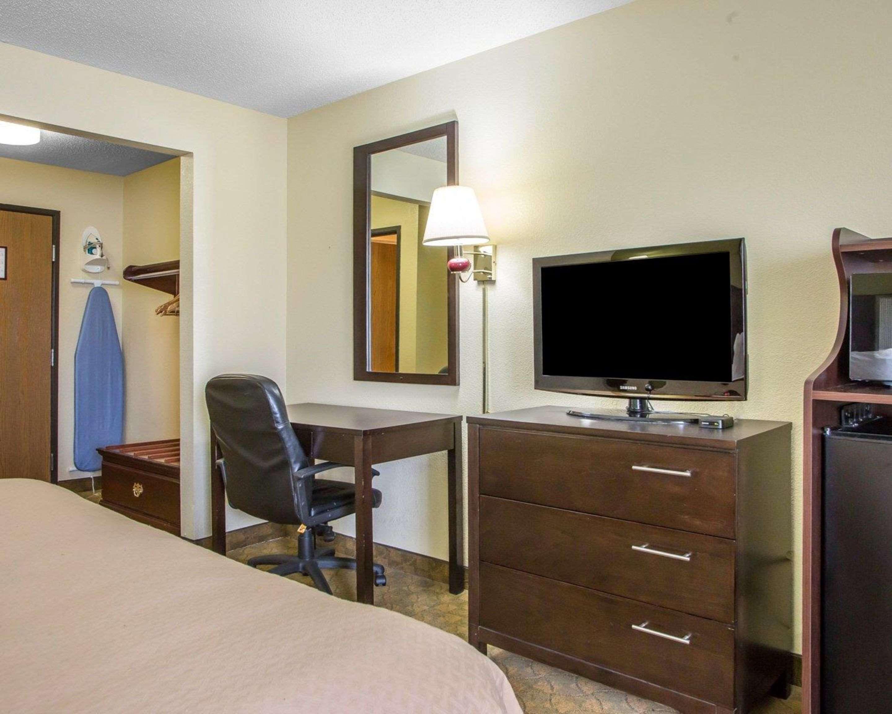 Quality Inn Меррилвилл Экстерьер фото