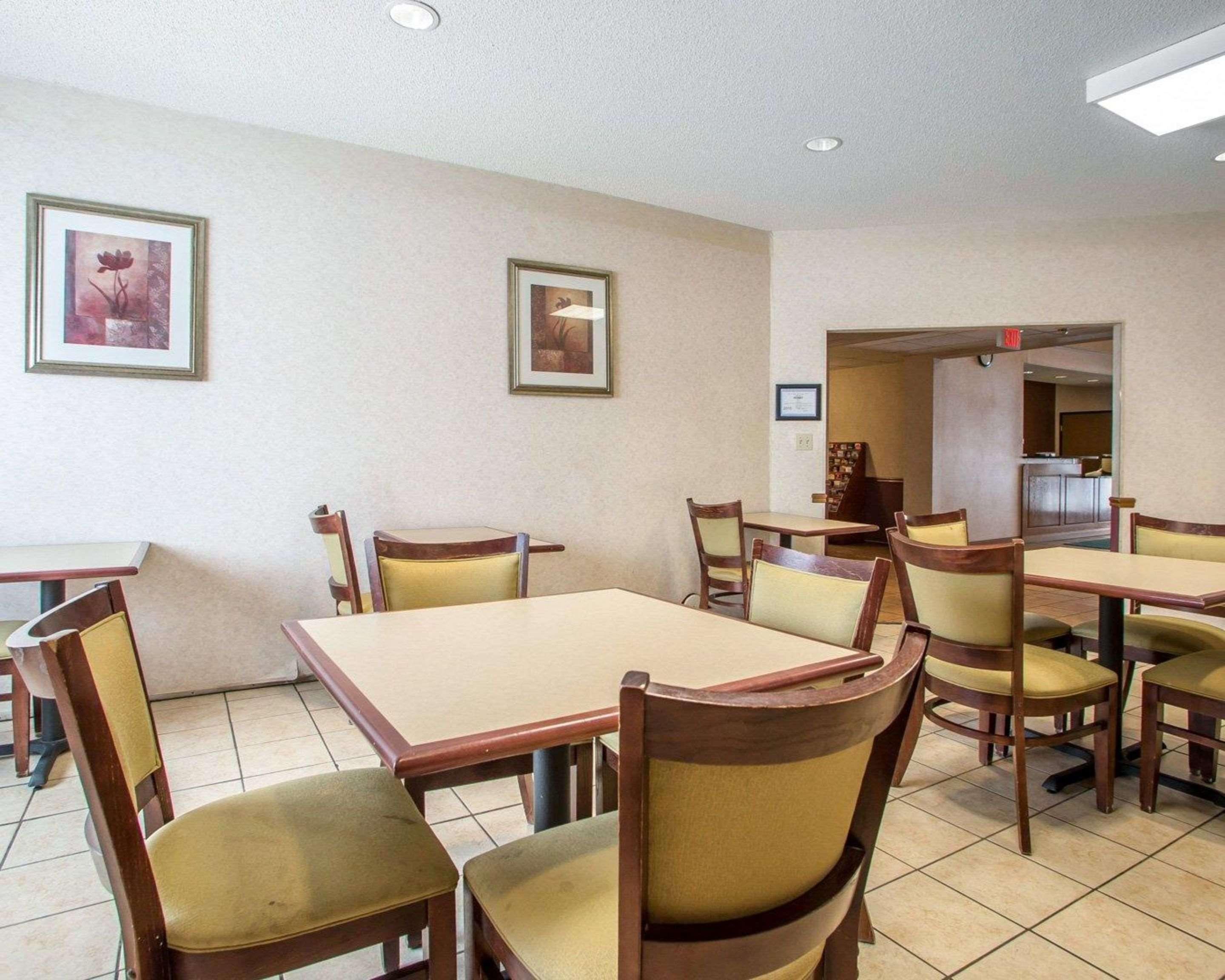 Quality Inn Меррилвилл Экстерьер фото