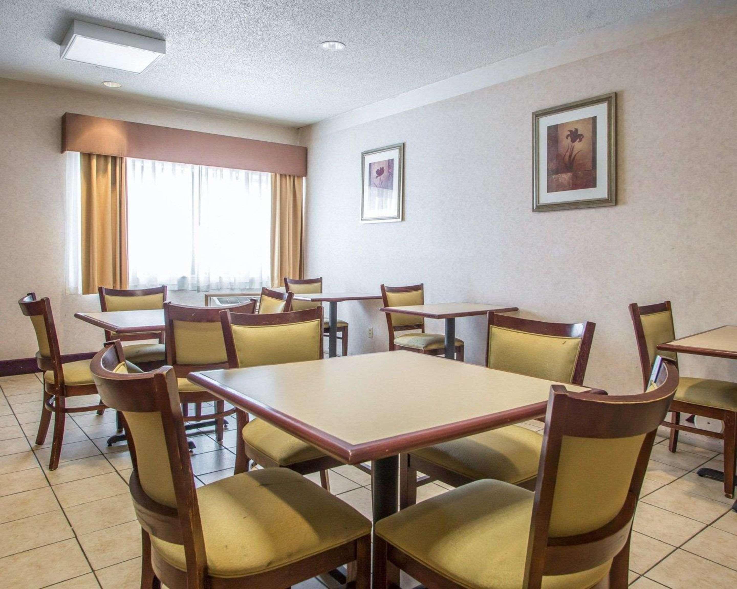 Quality Inn Меррилвилл Экстерьер фото