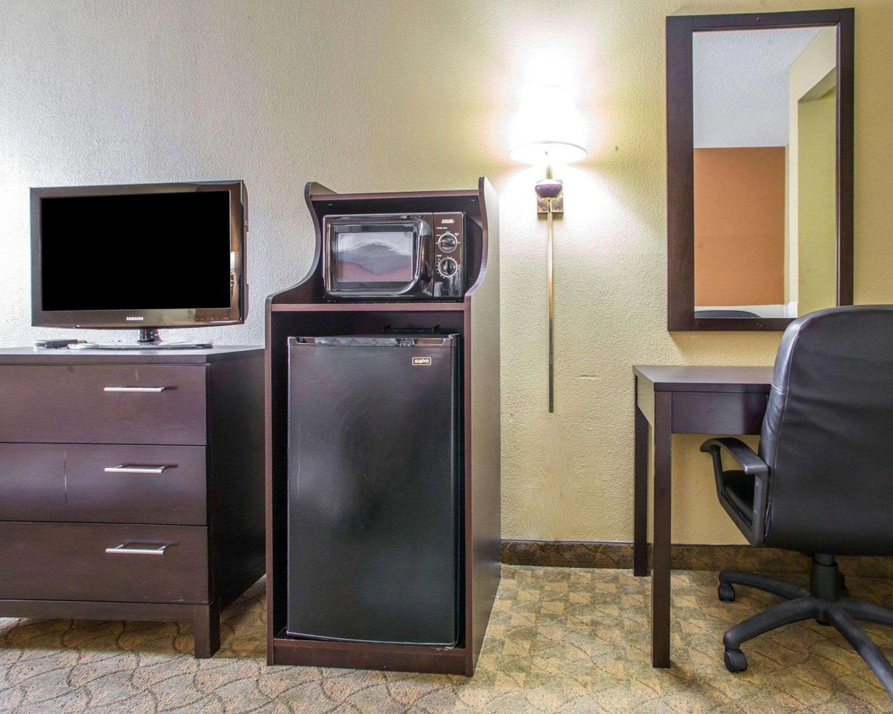 Quality Inn Меррилвилл Экстерьер фото