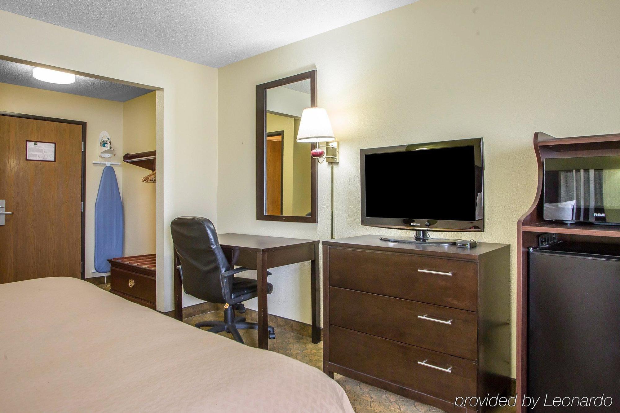 Quality Inn Меррилвилл Экстерьер фото