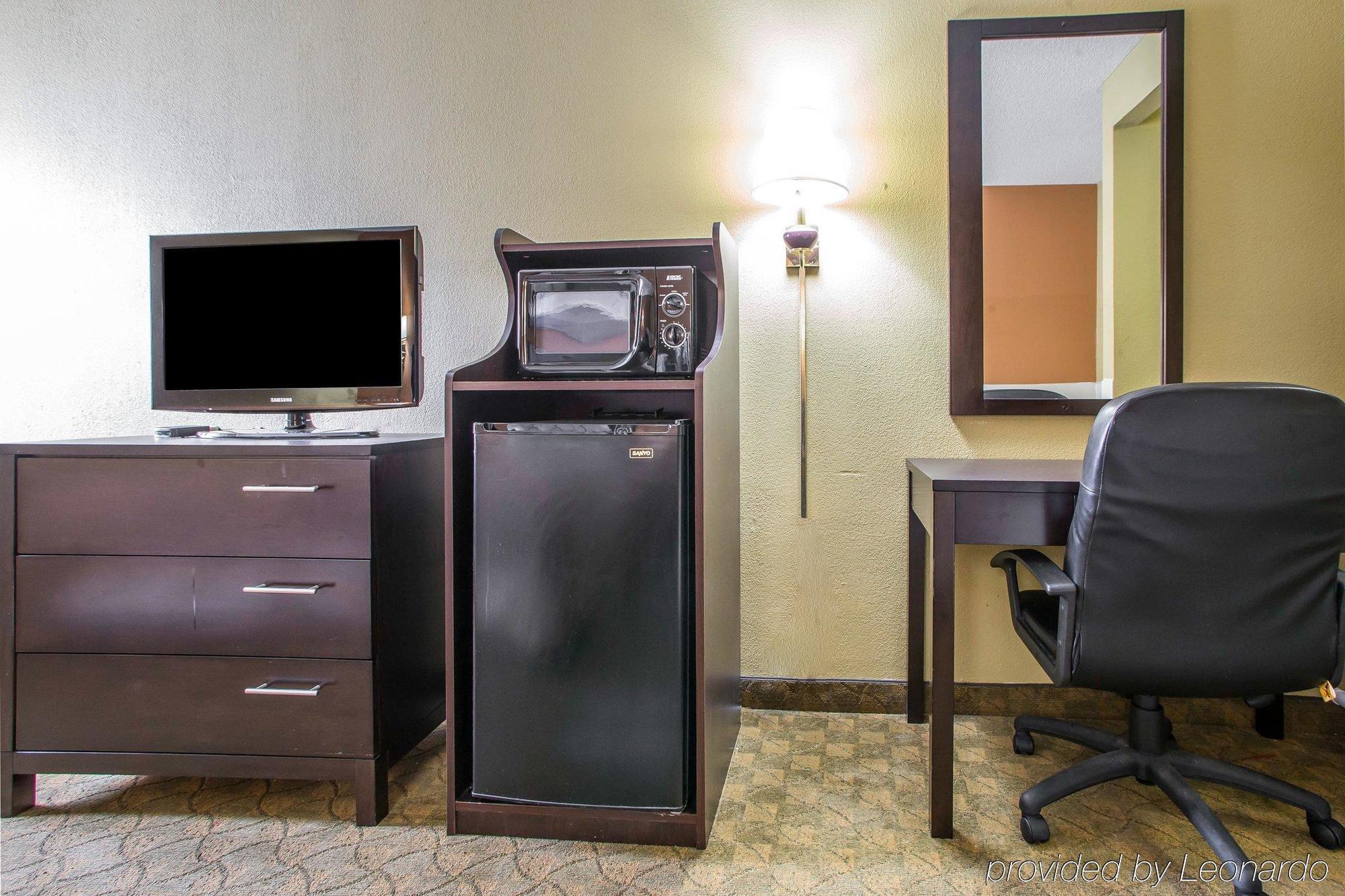 Quality Inn Меррилвилл Экстерьер фото